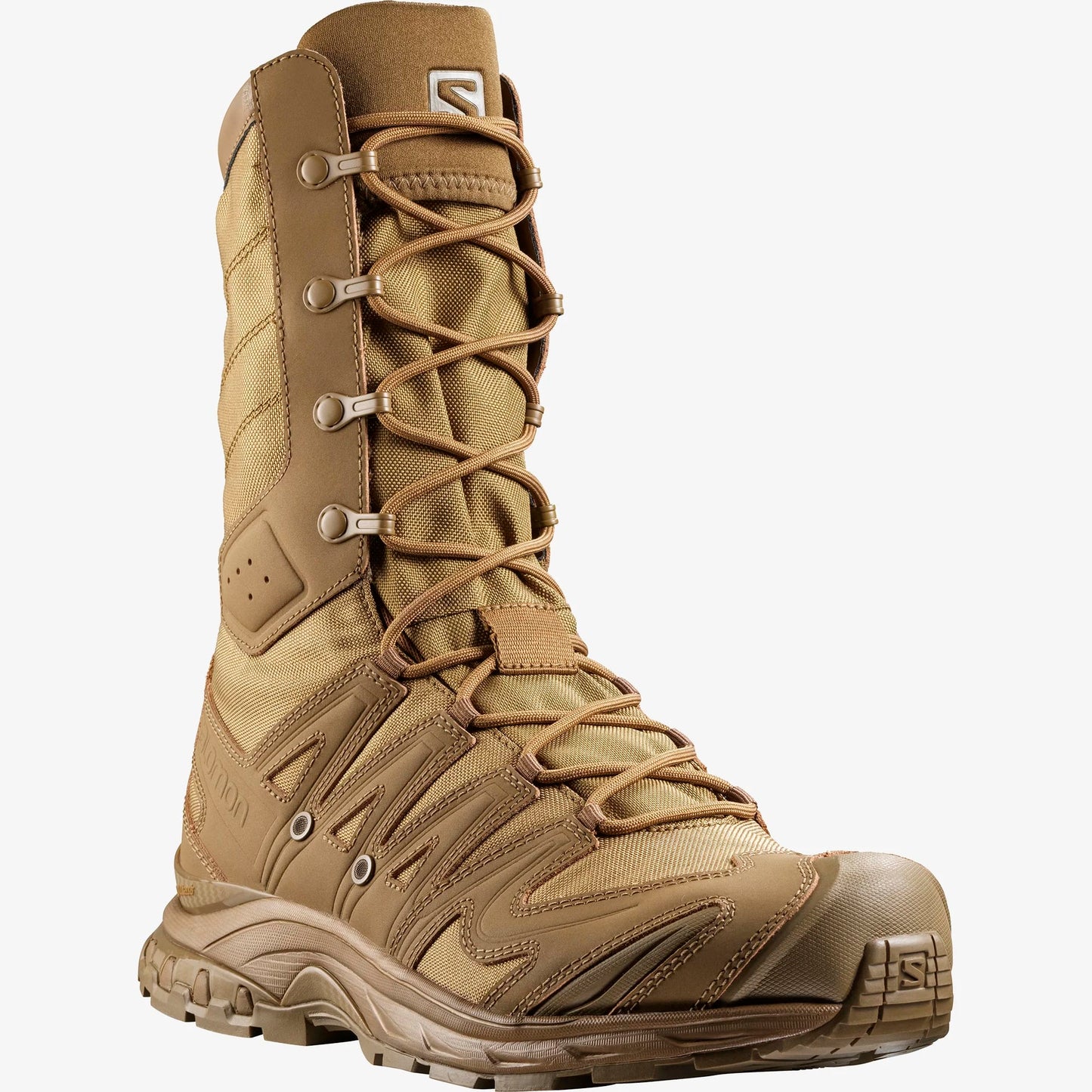 Botas Salomon XA Forces Jungle Coyote vista frontal, ajuste con cordones y construcción táctica liviana
