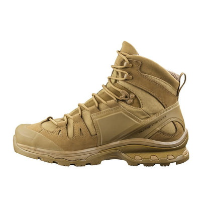 Bota Salomon Quest 4D GTX Forces 2 en color coyote, vista lateral con cordones y suela de alto agarre
